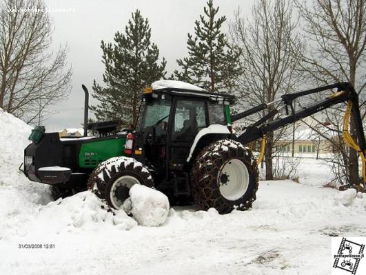 Valtra 115
ylivieskasta keskon pihalta räppäsin kuvan..
