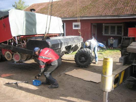 VM
Rekaanvaihto ihan helppo...Lokomo nosti 8000kg
onneksi oli kones just täytetty!
Avainsanat: Vm,Lokomo