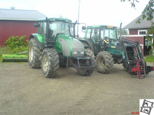 veljekset
valtra t120 ja Svalmet 6400
Avainsanat: valtra valmet