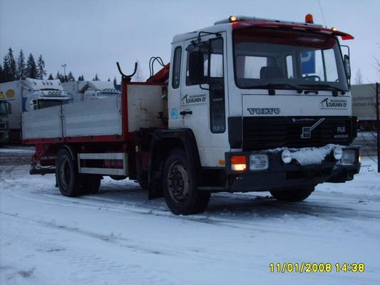 Maanrakennus Tourusen Volvo FL614 
Maanrakennus Tourunen Oy:n nosturilla varustettu Volvo FL614 kuorma-auto.
Avainsanat: Tourunen Volvo FL614 ABC Hirvaskangas