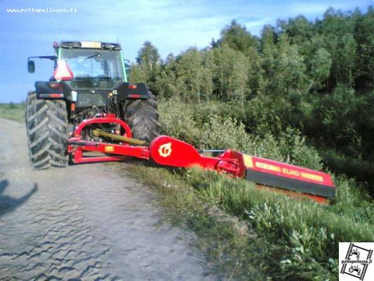 Valtra 8050 ja Elho side chopper
Avainsanat: valtra 8050 elho