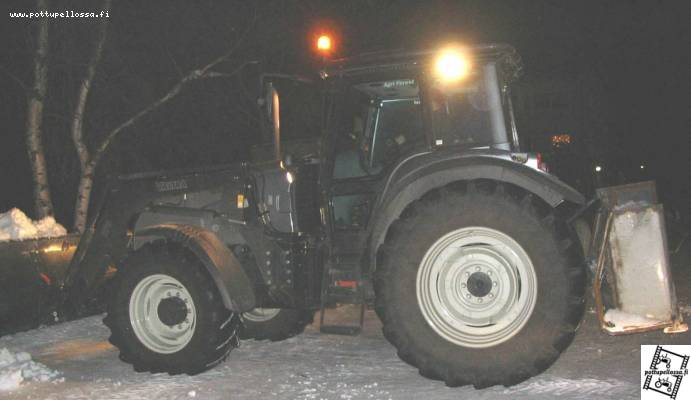 valtra xm150 agri
Oli pari viikkoa ajossa kun James ei joutunut tehtaalta. aika joutusa kuormaaja oli, summautuvalla hydrauliikalla.
Avainsanat: linkku, xm150, agri